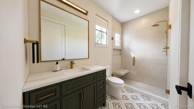 2330 FAIRWAY Drive, Birmingham, MI 48009