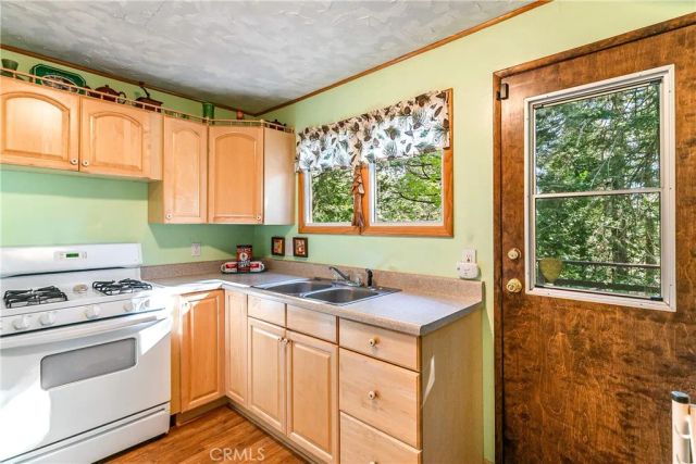 26481 Alpine, Twin Peaks, CA 92391