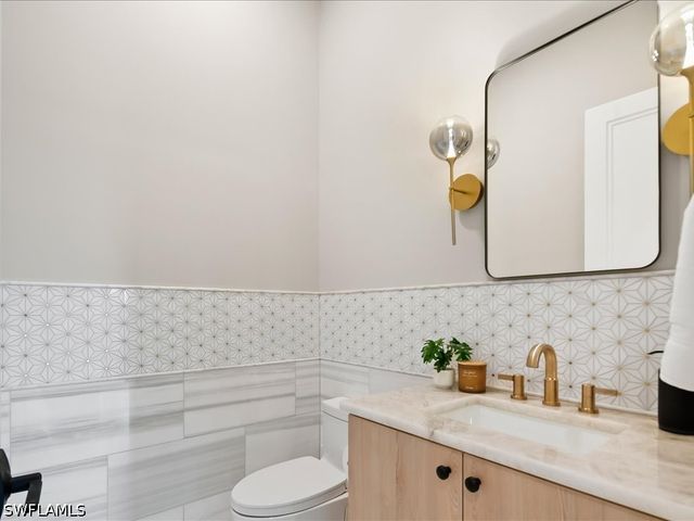 10702 6th ST, Naples, FL 34108