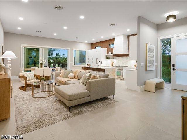 10702 6th ST, Naples, FL 34108