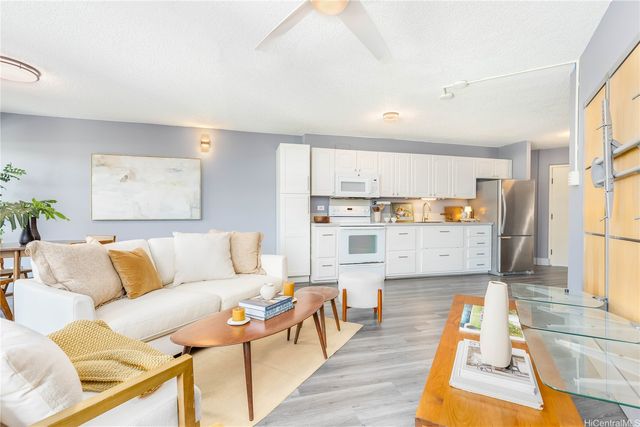 1031 Maunaihi Place 305, Honolulu, HI 96822