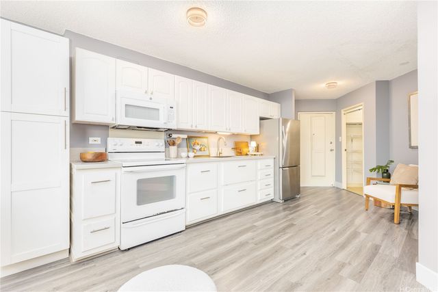 1031 Maunaihi Place 305, Honolulu, HI 96822