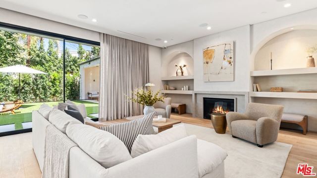 1926 Thayer Avenue, Los Angeles, CA 90025