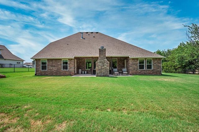 14584 Fox Lair Lane, Edmond, OK 73025