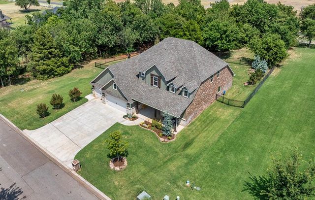 14584 Fox Lair Lane, Edmond, OK 73025
