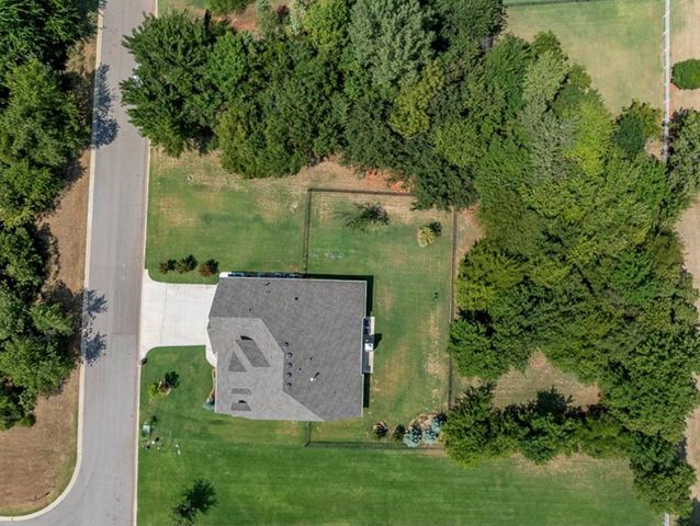 14584 Fox Lair Lane, Edmond, OK 73025