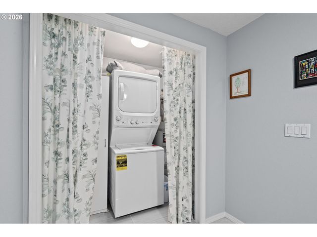 24066 Ne TREEHILL Dr, Wood Village, OR 97060