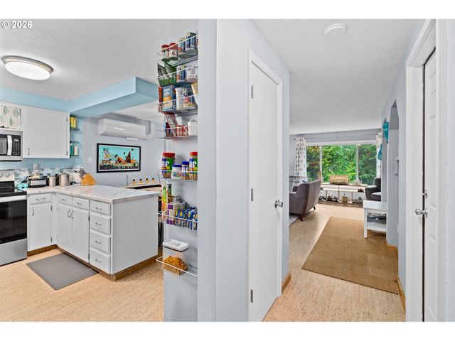 24066 Ne TREEHILL Dr, Wood Village, OR 97060