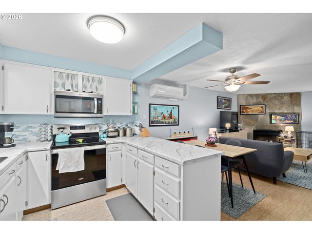 24066 Ne TREEHILL Dr, Wood Village, OR 97060