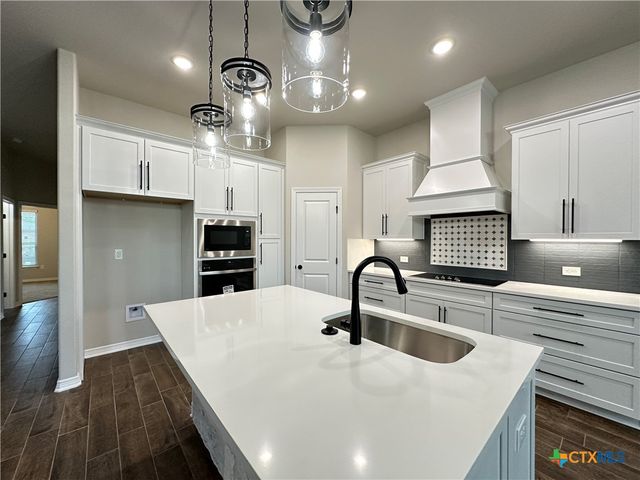 132 Lasso Loop, Lorena, TX 76655