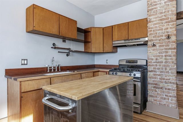 1007 10th Street SE, Cedar Rapids, IA 52401