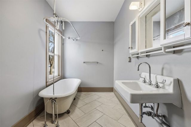 1007 10th Street SE, Cedar Rapids, IA 52401