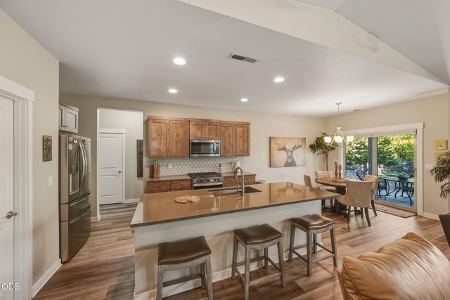 51953 Campfire Drive, La Pine, OR 97739