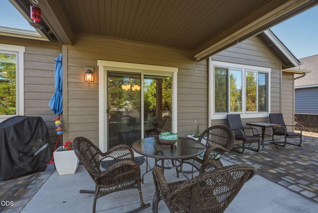 51953 Campfire Drive, La Pine, OR 97739