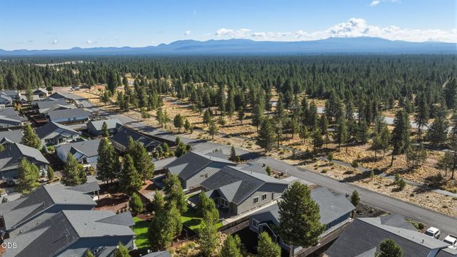 51953 Campfire Drive, La Pine, OR 97739