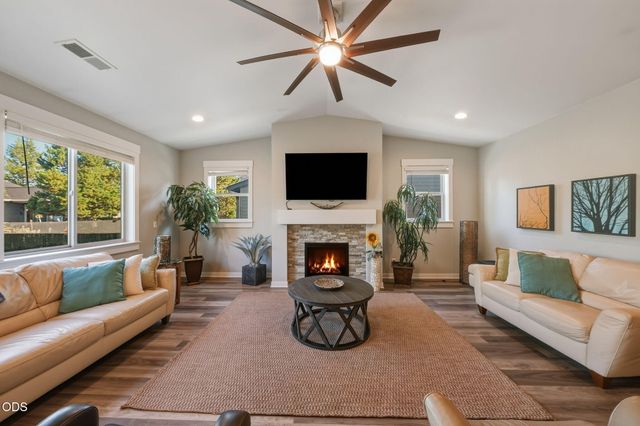 51953 Campfire Drive, La Pine, OR 97739
