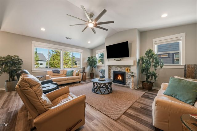 51953 Campfire Drive, La Pine, OR 97739
