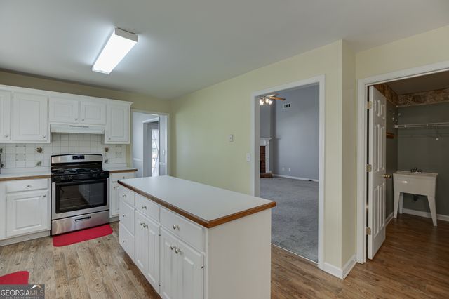 352 Olde Wick Trail, Hoschton, GA 30548