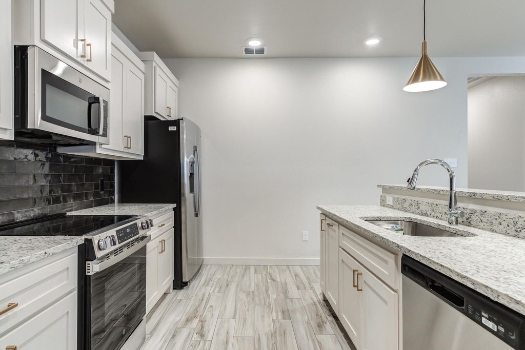 1111 N 7th Street, Wolfforth, TX 79382