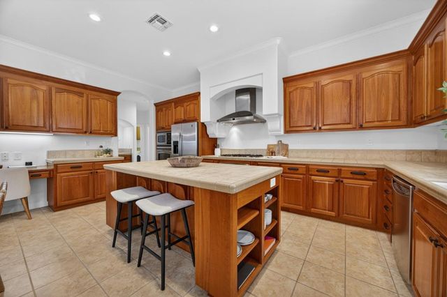 1096 Elsworth Way, Folsom, CA 95630