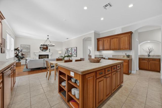 1096 Elsworth Way, Folsom, CA 95630