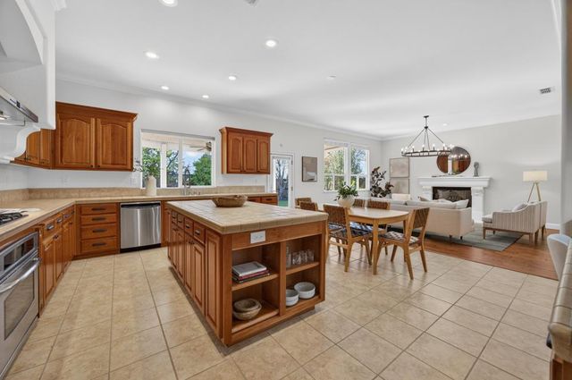 1096 Elsworth Way, Folsom, CA 95630