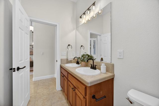 1096 Elsworth Way, Folsom, CA 95630