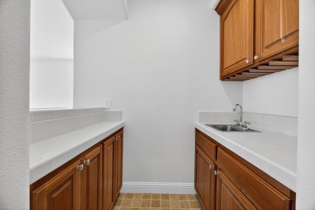 1096 Elsworth Way, Folsom, CA 95630