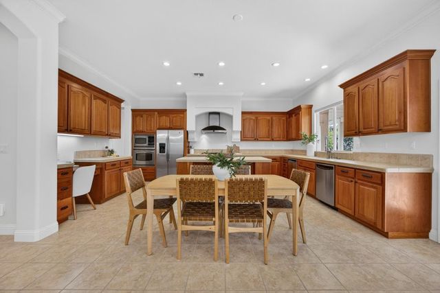 1096 Elsworth Way, Folsom, CA 95630