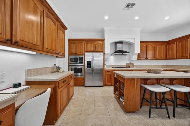 1096 Elsworth Way, Folsom, CA 95630