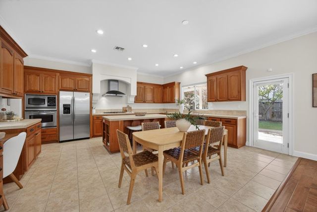 1096 Elsworth Way, Folsom, CA 95630