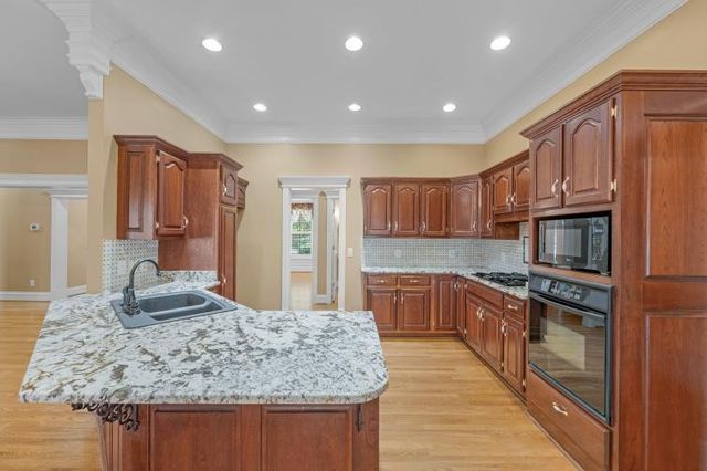 2006 Brunswick Dr, Lebanon, TN 37087
