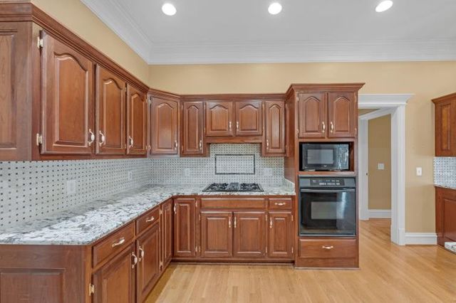 2006 Brunswick Dr, Lebanon, TN 37087
