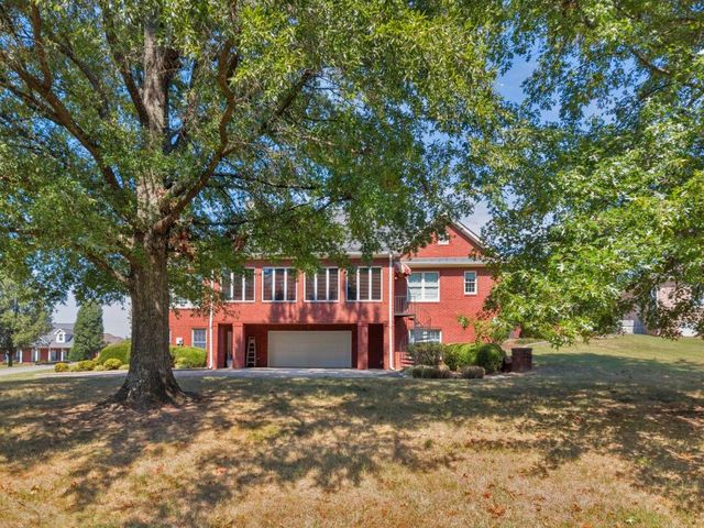 2006 Brunswick Dr, Lebanon, TN 37087