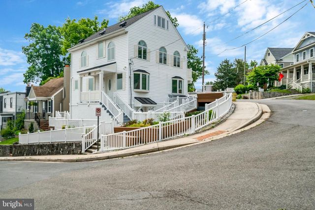 4144 21ST RD N, Arlington, VA 22207