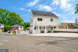 4144 21ST RD N, Arlington, VA 22207