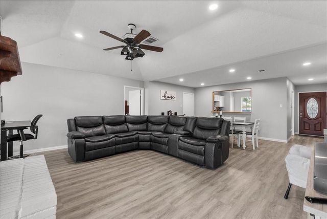 419 Forest Hills Drive, League City, TX 77573