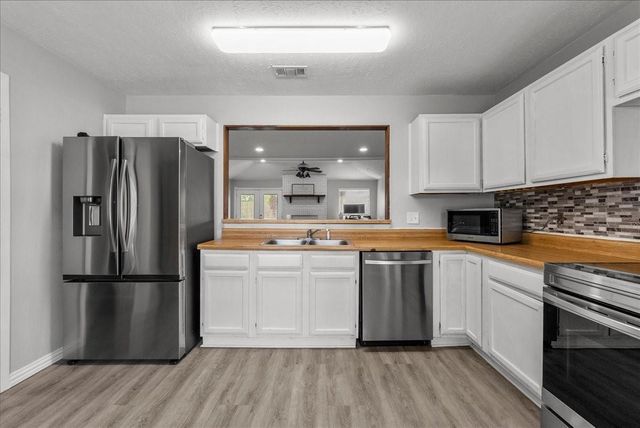 419 Forest Hills Drive, League City, TX 77573