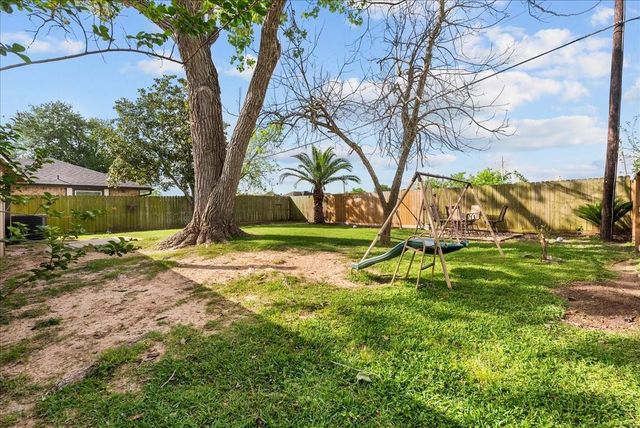 419 Forest Hills Drive, League City, TX 77573