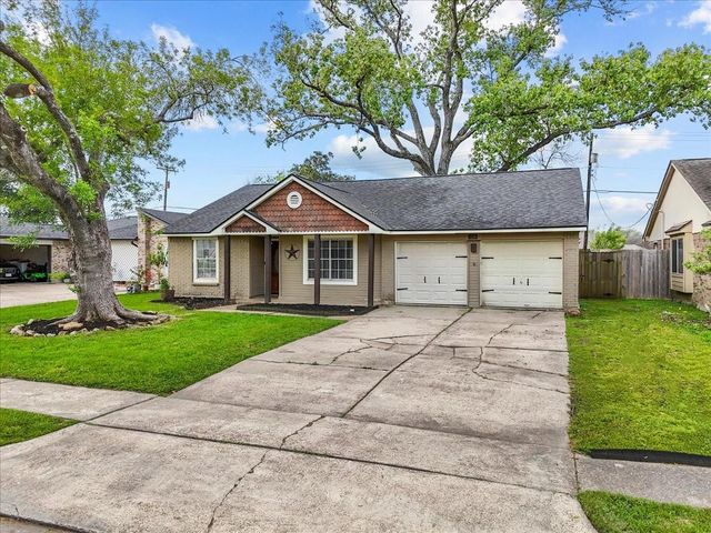 419 Forest Hills Drive, League City, TX 77573