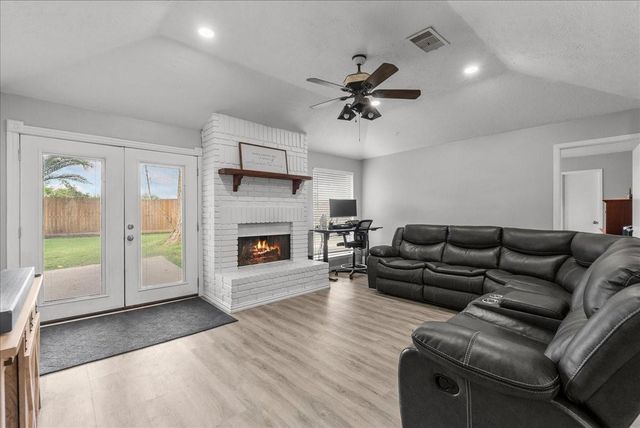 419 Forest Hills Drive, League City, TX 77573