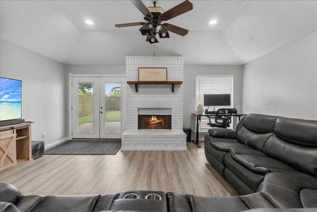 419 Forest Hills Drive, League City, TX 77573