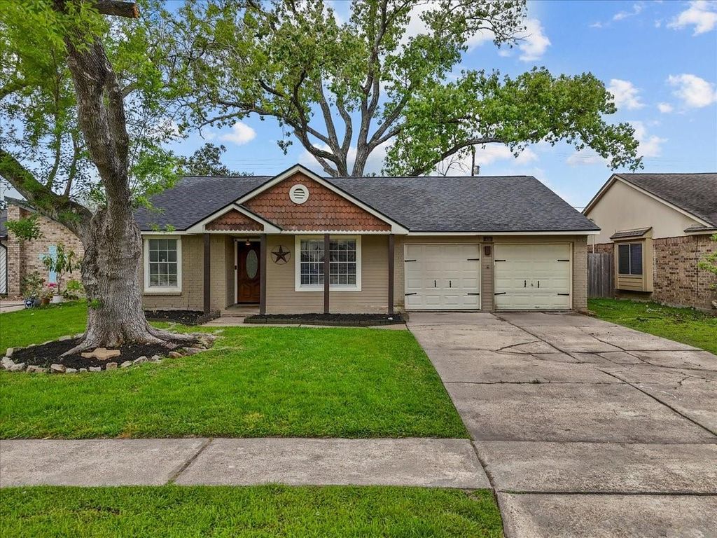 419 Forest Hills Drive, League City, TX 77573