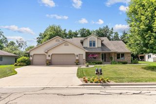 1509 MEADOWBREEZE CIRCLE, Neenah, WI 54956
