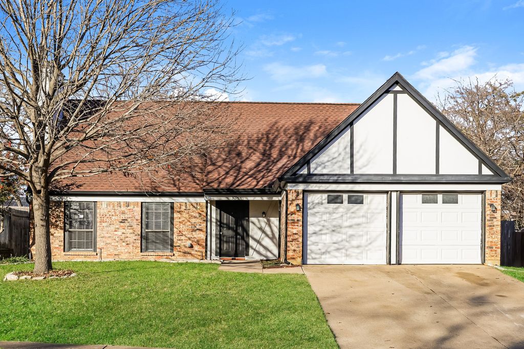 309 Deacon Drive, Euless, TX 76039