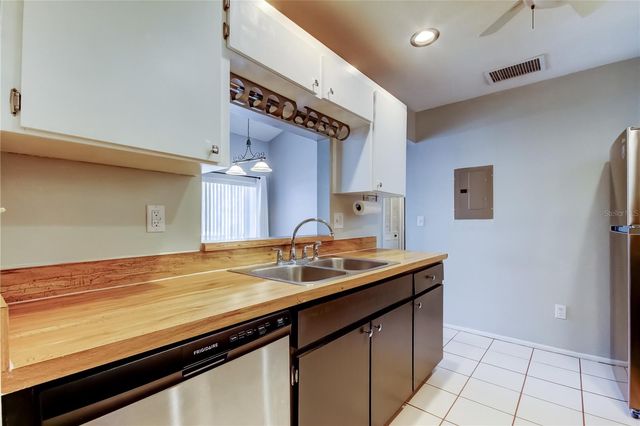 2932 LICHEN LANE D, Clearwater, FL 33760