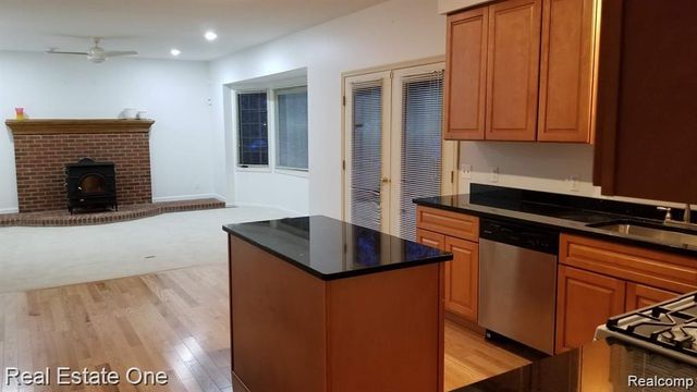 4978 Somerton Drive, Troy, MI 48085