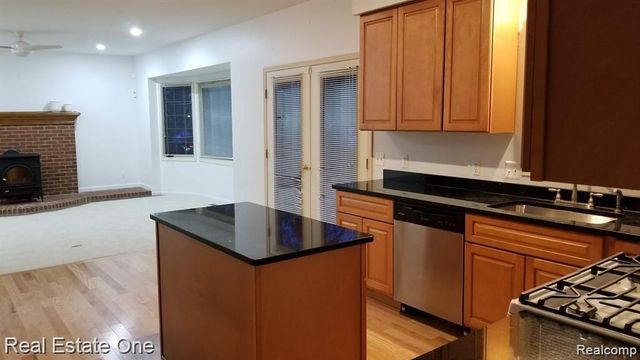 4978 Somerton Drive, Troy, MI 48085