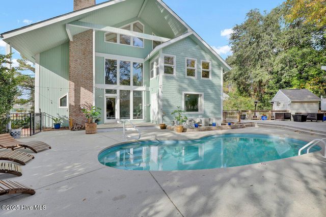 2001 Cordgrass Road, Hampstead, NC 28443