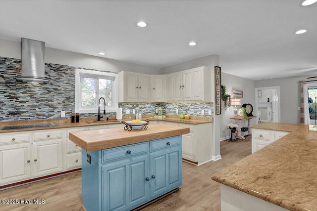 2001 Cordgrass Road, Hampstead, NC 28443